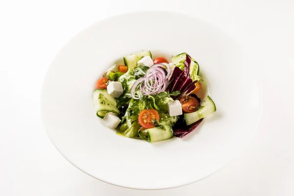 Griechischer Salat auf Teller — Stockfoto