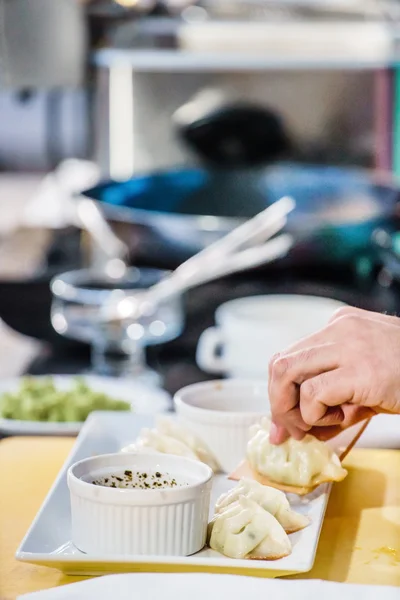 Cozinhando chef no trabalho — Fotografia de Stock