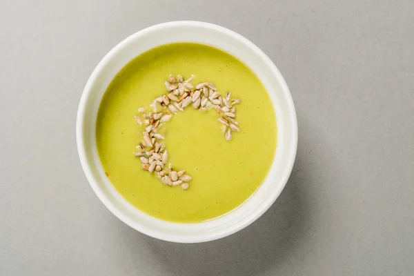 Soupe à la crème dans une assiette — Photo