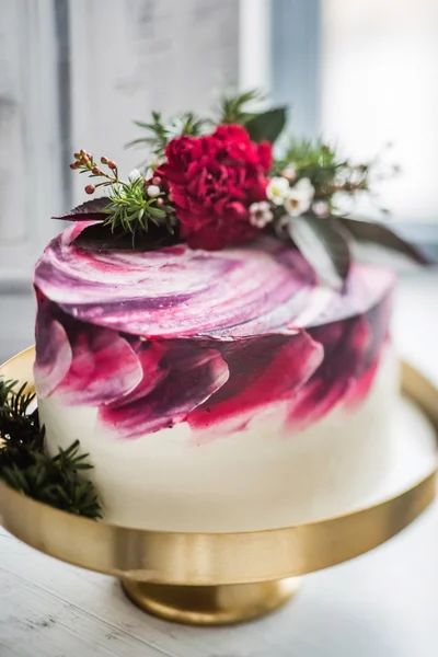 Baked wedding cake — Stock Photo, Image