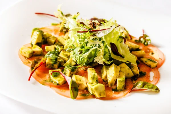 Vegetariánské carpaccio na desce — Stock fotografie