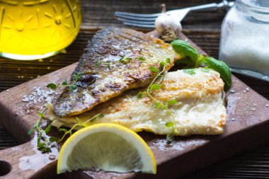 Balık fileto zeytinyağı ve limon ile