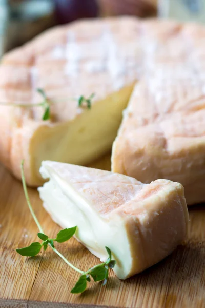 Munster sýr s bylinkovým — Stock fotografie