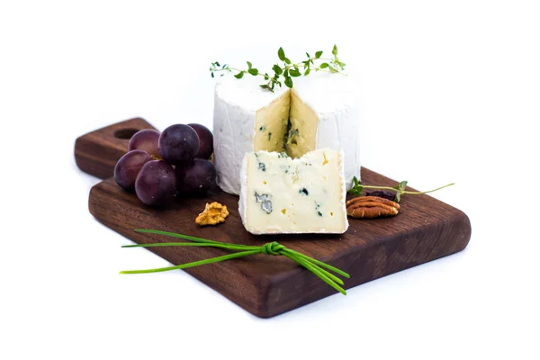 Plísňový sýr s bylinkami — Stock fotografie