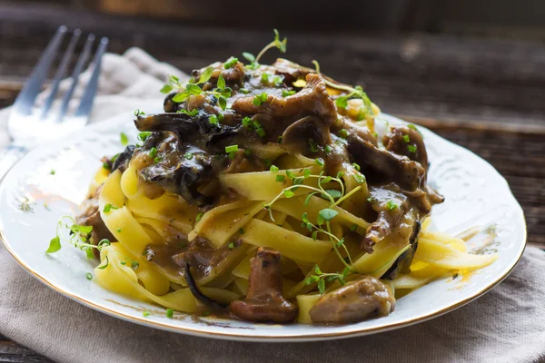 Tagliatelle with porcini and herbs — Stock Photo, Image