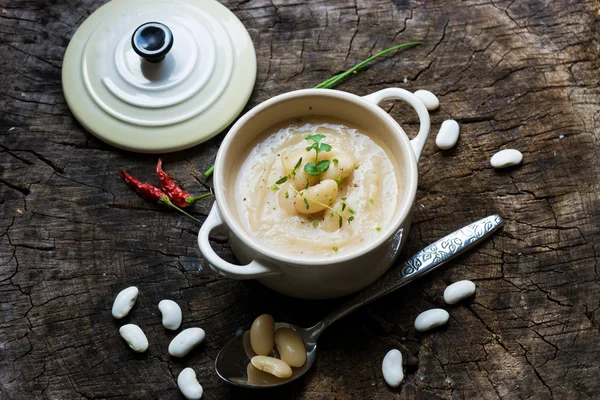 Kremsi beyaz fasulye çorbası