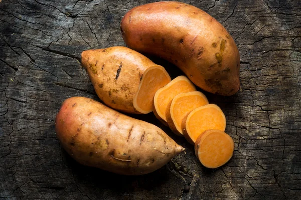 Raw sweet potatoes — Stock Photo, Image