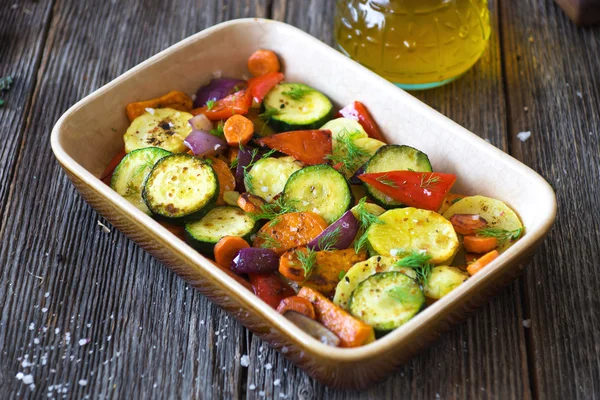 Жареные овощи с оливковым маслом — стоковое фото