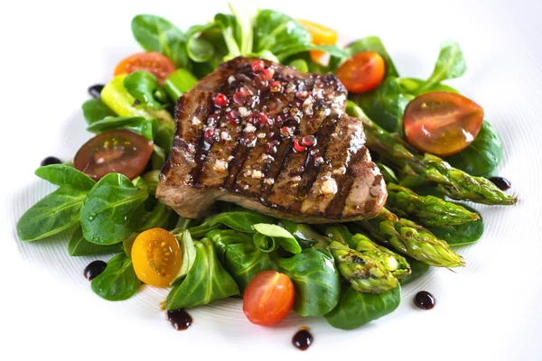 Beef steak with Grilled asparagus — Stock Photo, Image