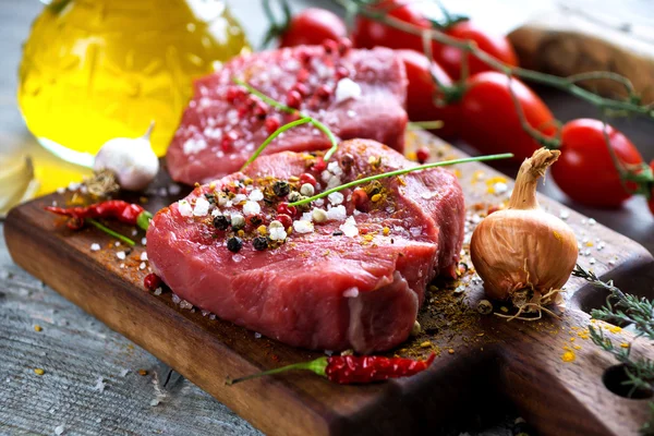 Fresh raw beef steak — Stock Photo, Image