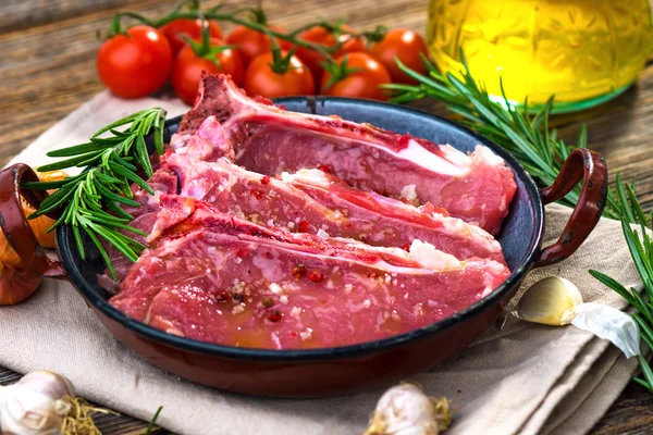 Rauw rundvlees biefstuk — Stockfoto
