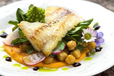 Balık fileto Nohut ile 