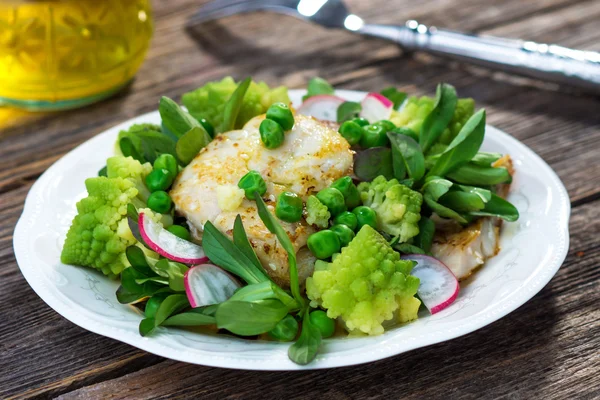 Filet z ryby z warzywami — Zdjęcie stockowe