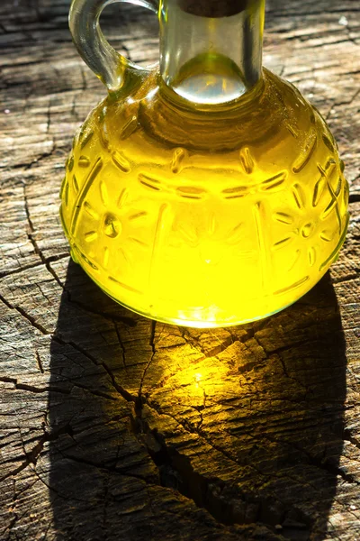 Aceite de oliva en botella decorativa — Foto de Stock