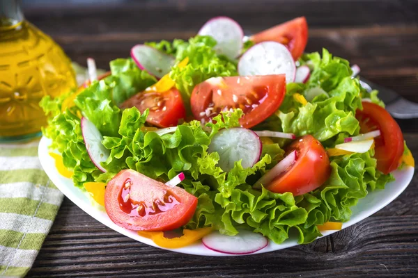 Salada de legumes frescos — Fotografia de Stock