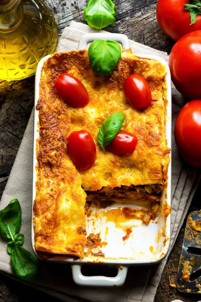 Välsmakande lasagne med färska tomater — Stockfoto