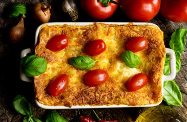 Taze domates ile lezzetli lazanya 