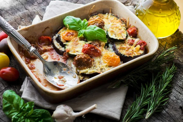 Berenjena, calabacín y tomates — Foto de Stock