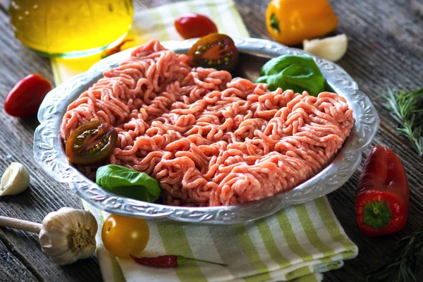 Frisches rohes Hackfleisch — Stockfoto