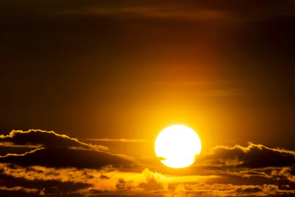 Incredibile vista del cielo arancione — Foto Stock