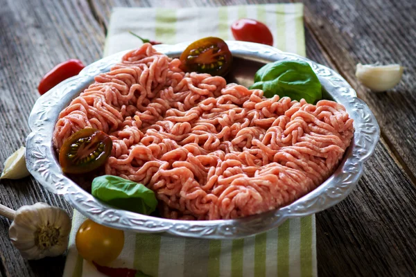 Frisches rohes Hackfleisch — Stockfoto