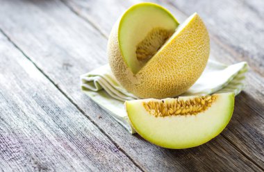 taze dilimlenmiş kavun 