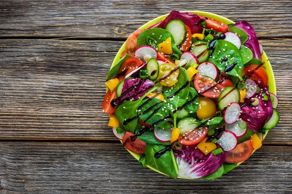 Свіжі овочевий салат — стокове фото