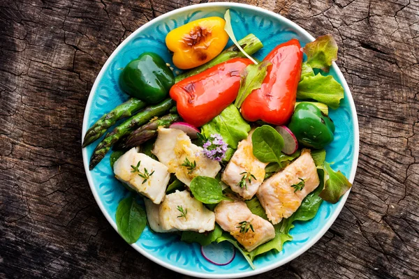 Filetti di pesce con verdure — Foto Stock