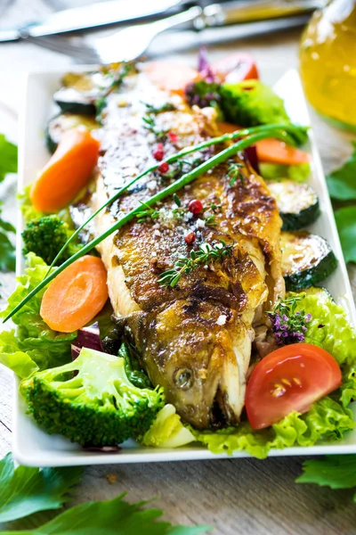 Grilled trout with vegetables — Stock Photo, Image