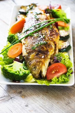 Sebzeli ızgara alabalık