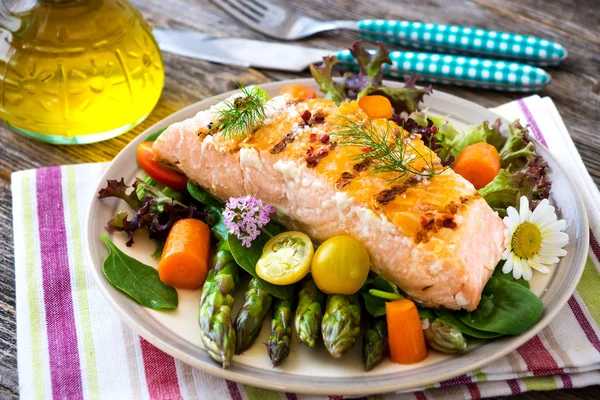 Grilled Salmon fillet with vegetables