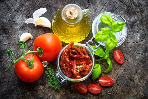 Zongedroogde tomaten — Stockfoto
