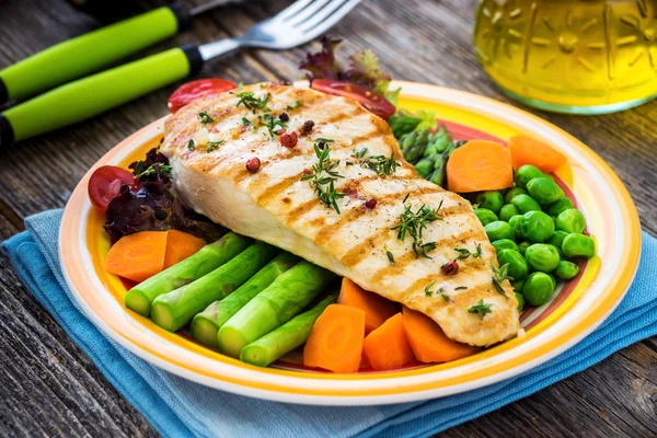 Grilled turkey fillet with vegetable — Stock Photo, Image