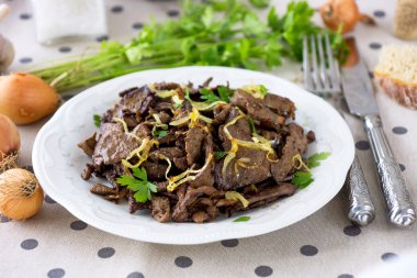 Soğanlı ızgara karaciğer