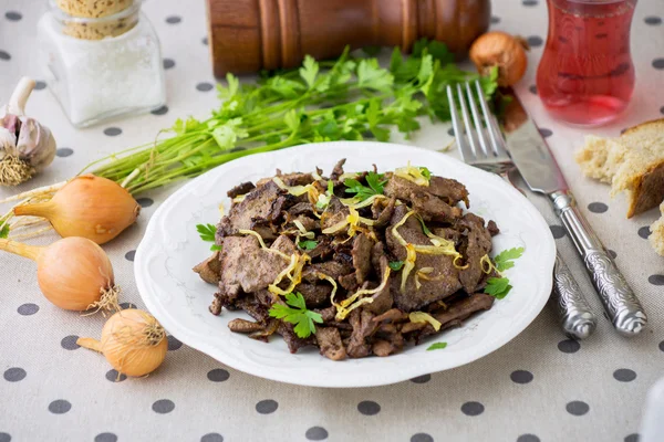 Fegato alla griglia con cipolle — Foto Stock