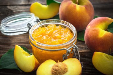 Şeftali reçeli ve taze şeftali