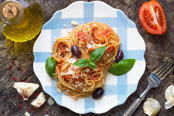 Spaghetti met tomatensaus — Stockfoto
