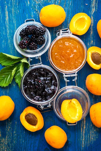 Hausgemachte Bio-Marmelade — Stockfoto