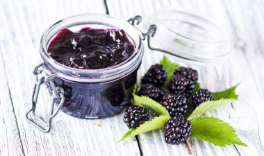 Böğürtlen reçeli konserve