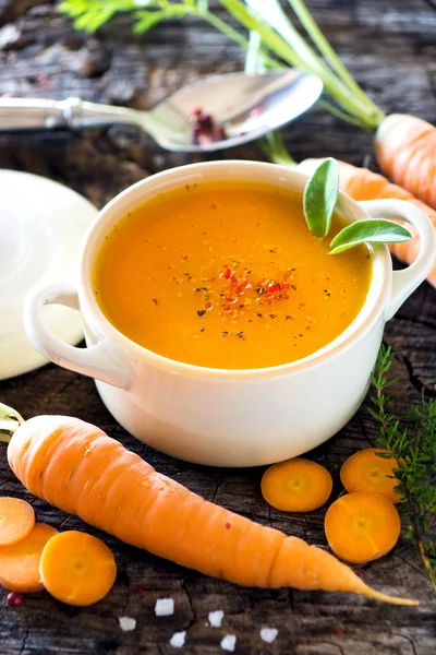 Romige glad wortel soep — Stockfoto