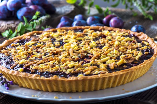 Homemade organic plum pie — Stock Photo, Image