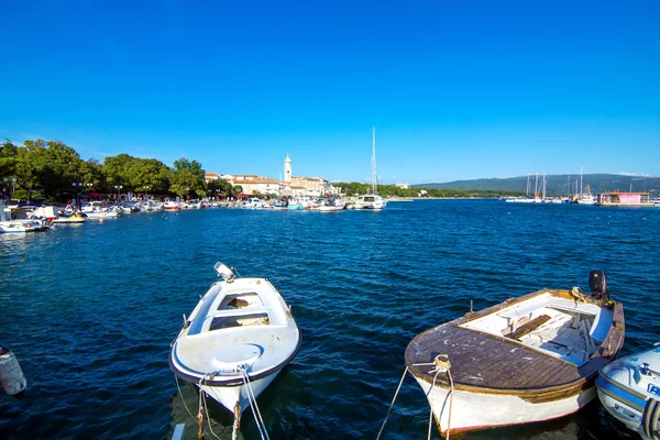 Perahu di laut biru Adriatik — Stok Foto