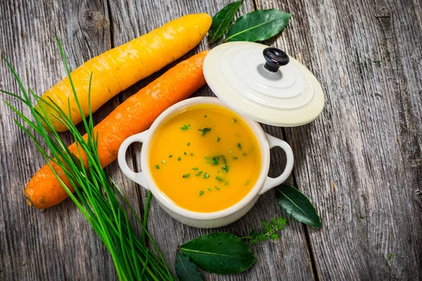 Sopa Cenoura Fundo Madeira — Fotografia de Stock