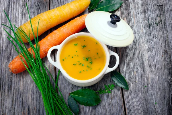 Sopa Cenoura Fundo Madeira — Fotografia de Stock