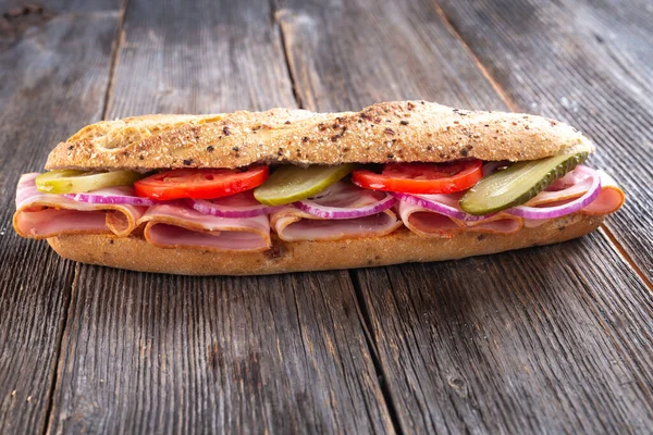 Sabroso Sándwich Sobre Fondo Madera — Foto de Stock