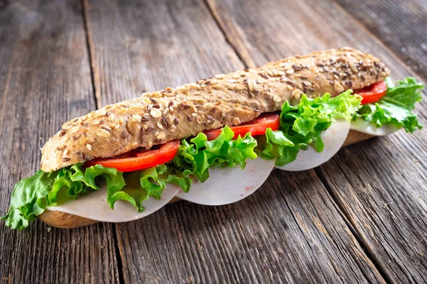 Смачний Бутерброд Дерев Яному Фоні — стокове фото