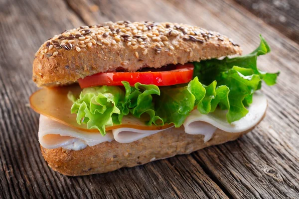 Lekkere Sandwich Houten Achtergrond Stockfoto