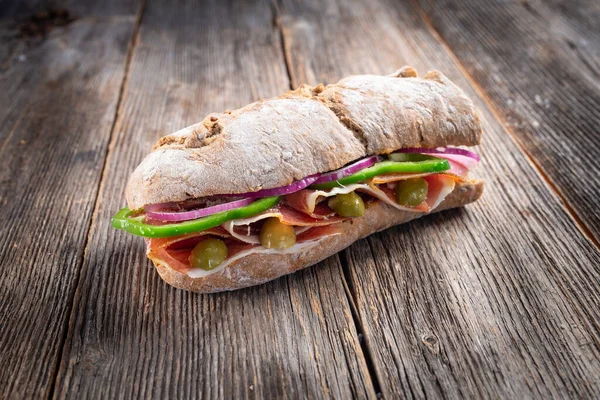 Lekkere Sandwich Houten Achtergrond Stockafbeelding