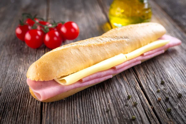 Lekkere Sandwich Houten Achtergrond Stockfoto
