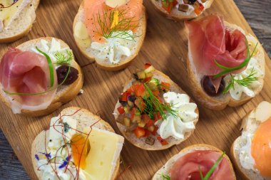 Kanepeler meze